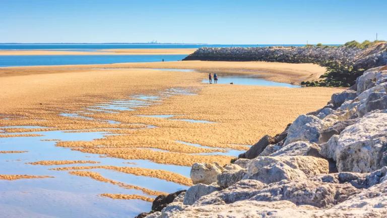 Balade sur les plages de Royan en Charente-Maritime.