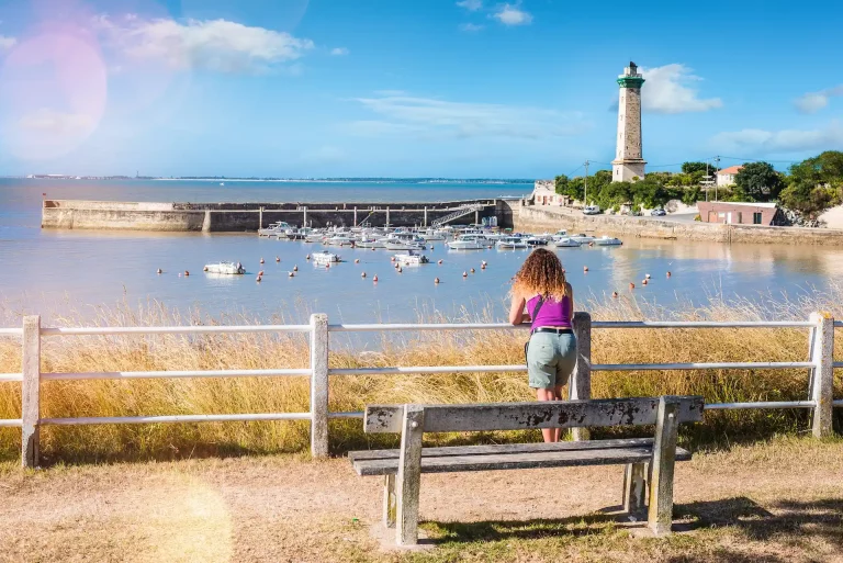 Balade près du camping à Saint-Georges-de-Didonne, avec vue sur le phare.